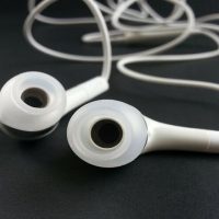 Cara Rawat Earphone Supaya Awet
