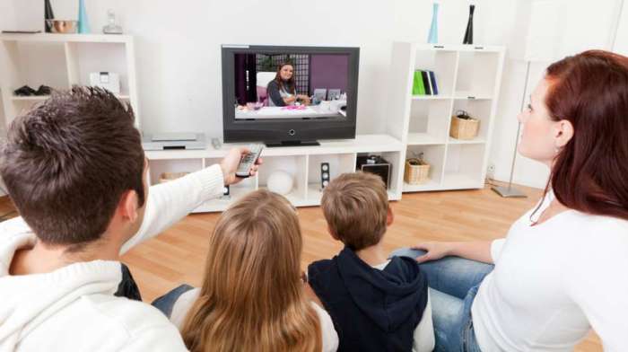 Cara Efektif Mencegah Anak Dari Kecanduan Menonton TV Dari TV Nasional ke YouTube: Perubahan Cara Anak Menonton