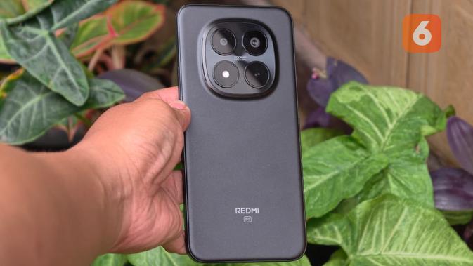 Potret sisi belakang bodi Redmi Note 15 Pro+